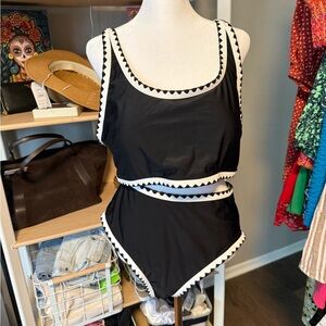 Amazon brand Black and White Two-Piece Swimsuit NWOT size 2X